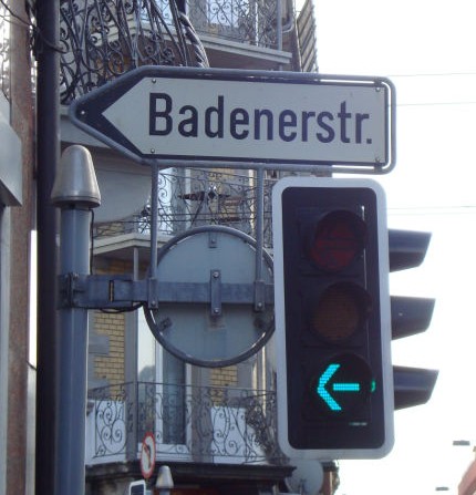 Datei:Badenerstrasse Wegweiser.jpg