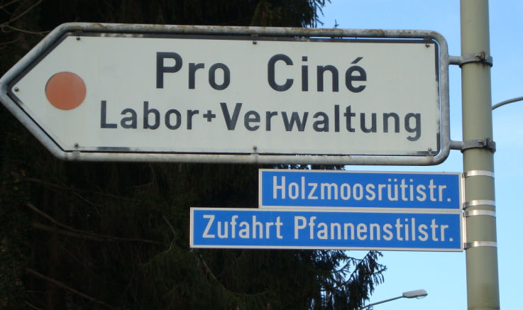 Datei:Zufahrt Pfannenstilstrasse.jpg