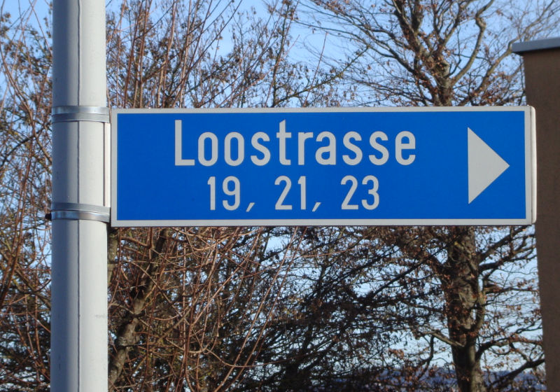 Datei:Loostrasse Hausnummern.jpg